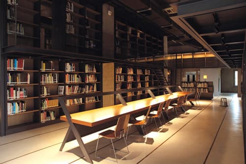 The library’s main body construction consists of two L-shaped buildings which intersect one another. “L” refers to library. 